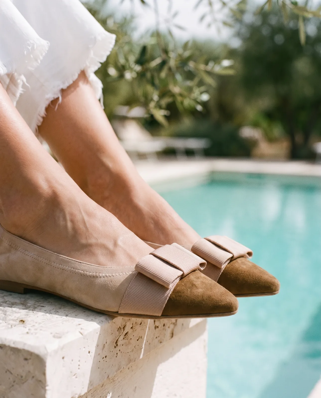 Gianluca Pisati flat with bow, close-up detail